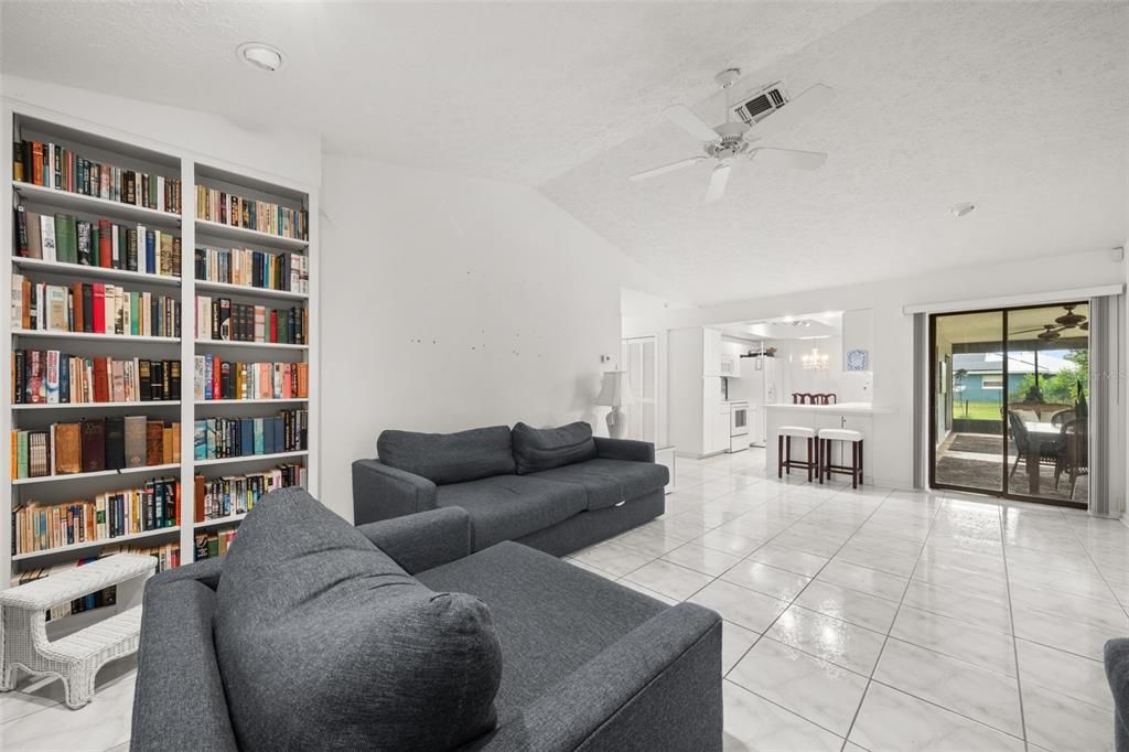 En Venta: $295,000 (3 camas, 2 baños, 1718 Pies cuadrados)