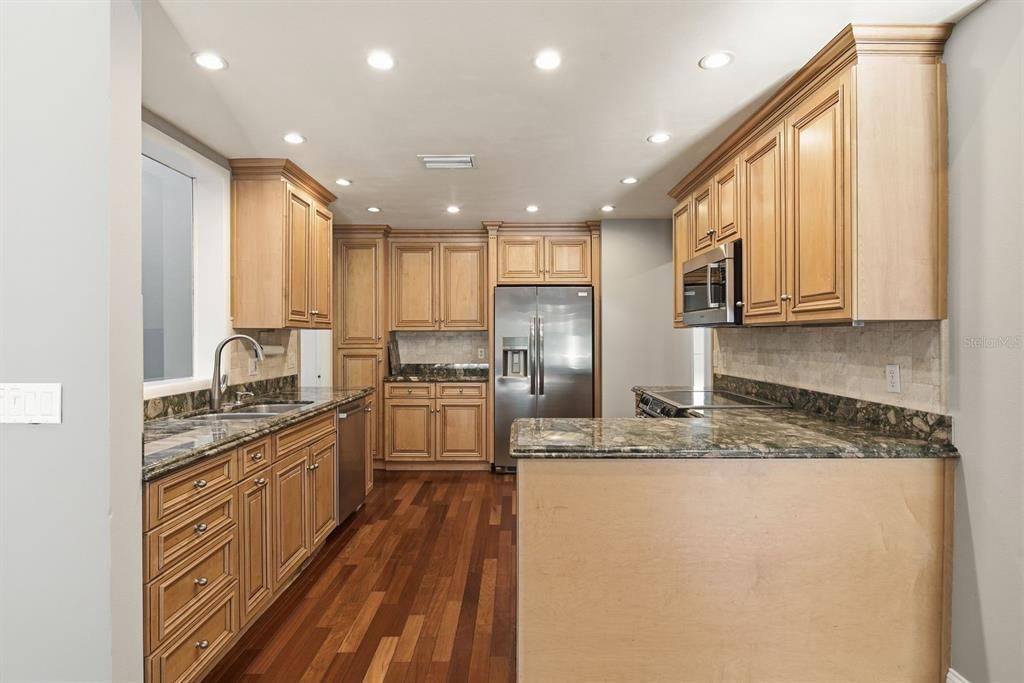 Activo con contrato: $499,900 (4 camas, 2 baños, 2124 Pies cuadrados)