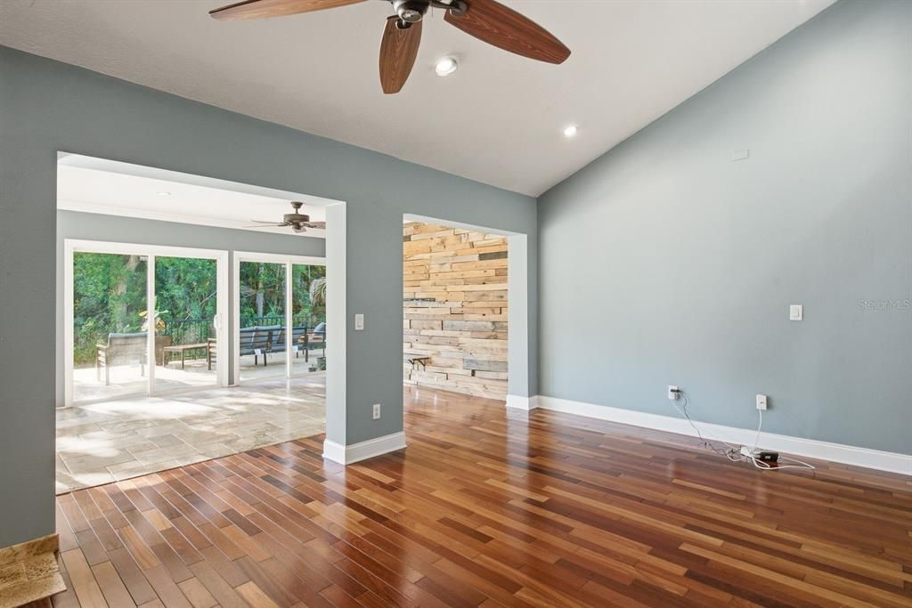 Activo con contrato: $499,900 (4 camas, 2 baños, 2124 Pies cuadrados)