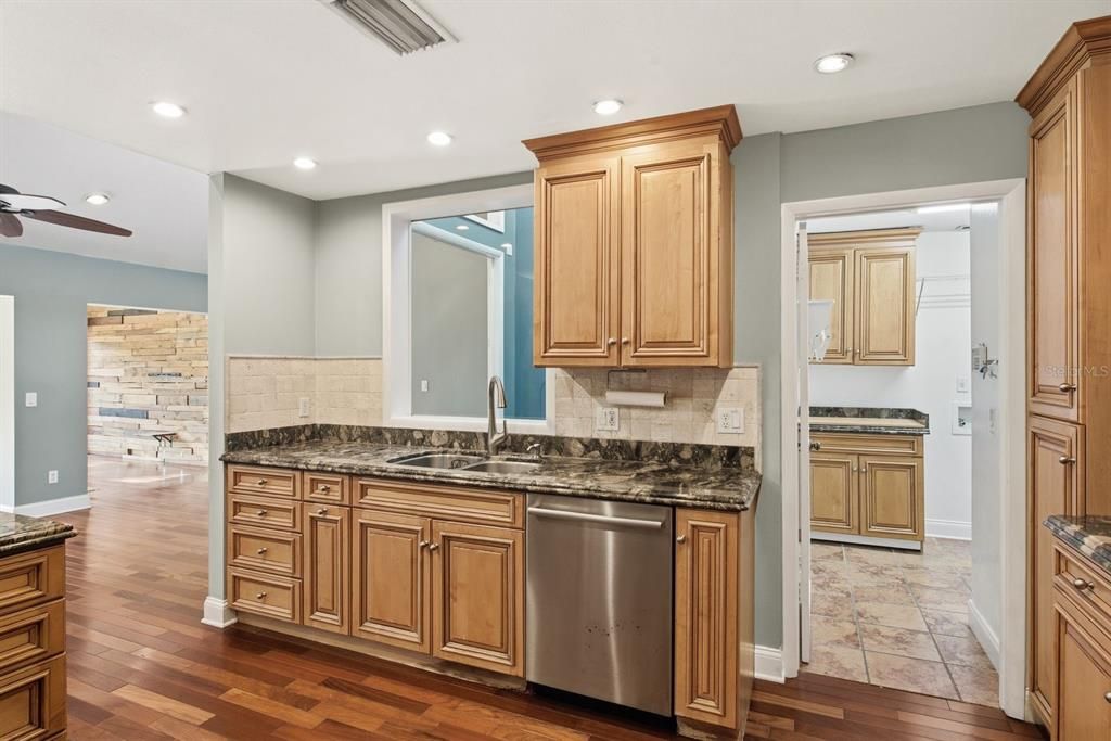 Activo con contrato: $499,900 (4 camas, 2 baños, 2124 Pies cuadrados)