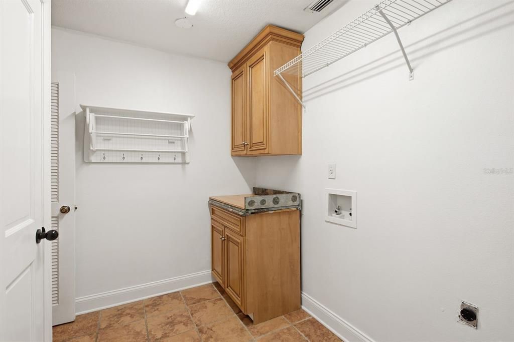 Activo con contrato: $499,900 (4 camas, 2 baños, 2124 Pies cuadrados)