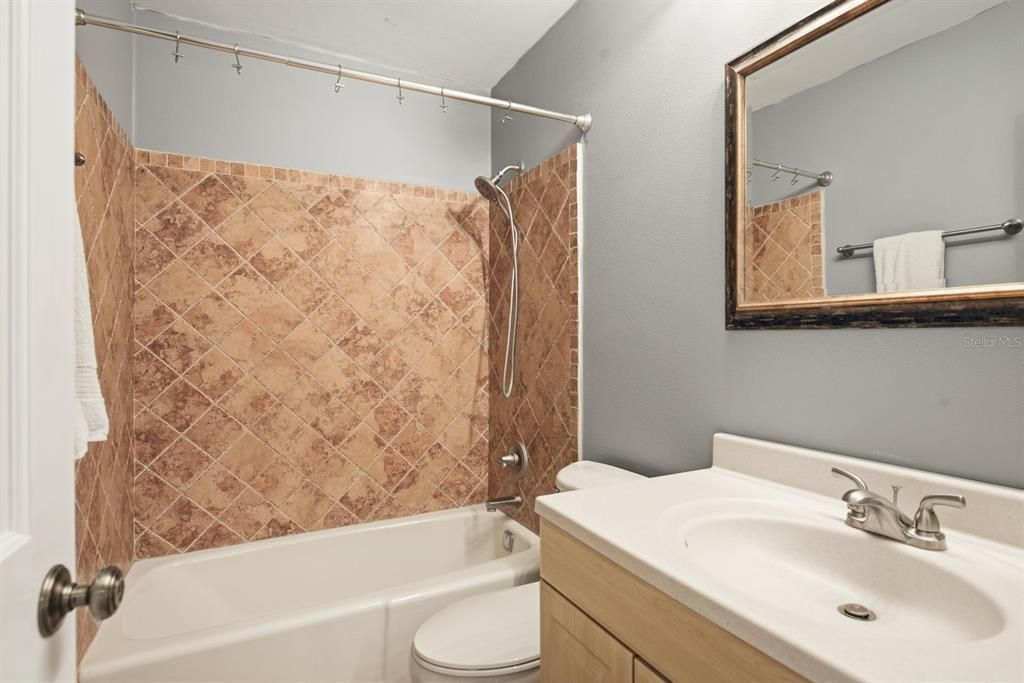 Activo con contrato: $499,900 (4 camas, 2 baños, 2124 Pies cuadrados)