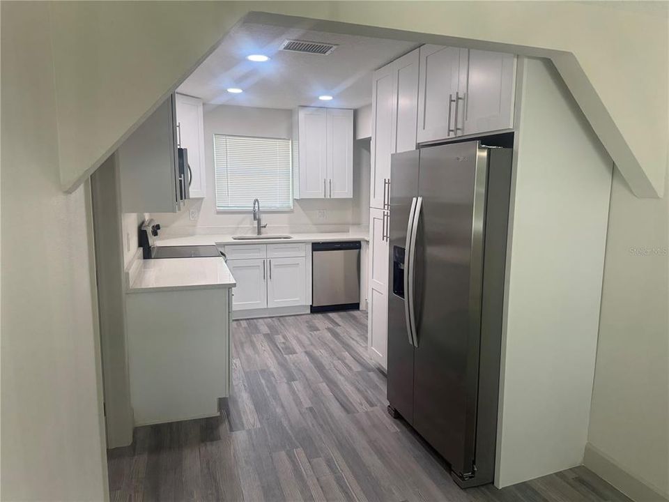 В аренду: $2,495 (3 спален, 3 ванн, 1666 Квадратных фут)