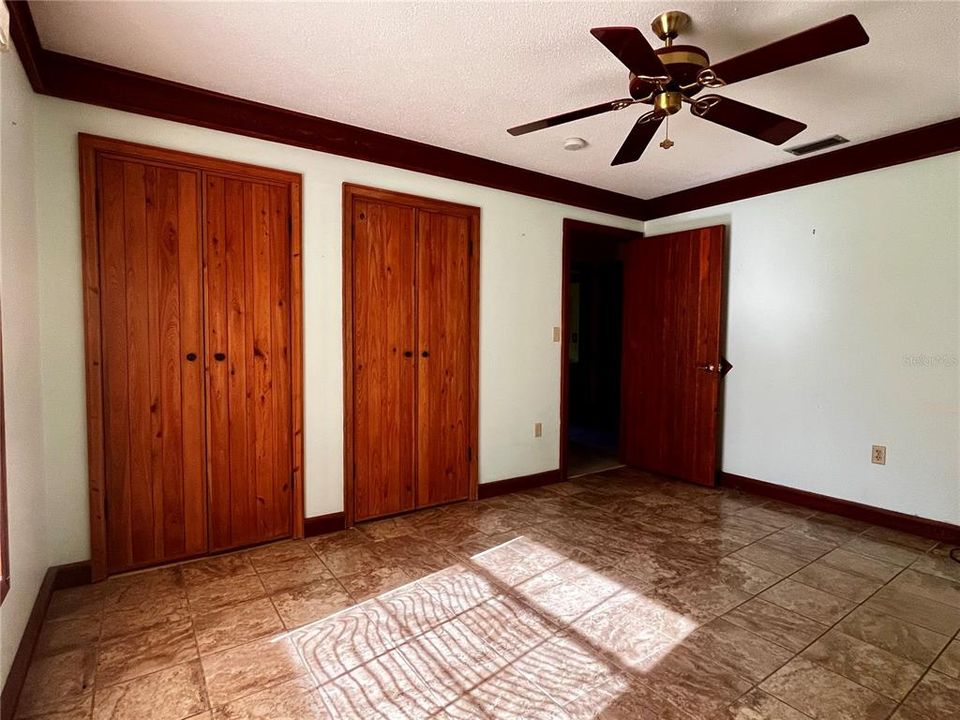 En Venta: $650,000 (3 camas, 2 baños, 2517 Pies cuadrados)