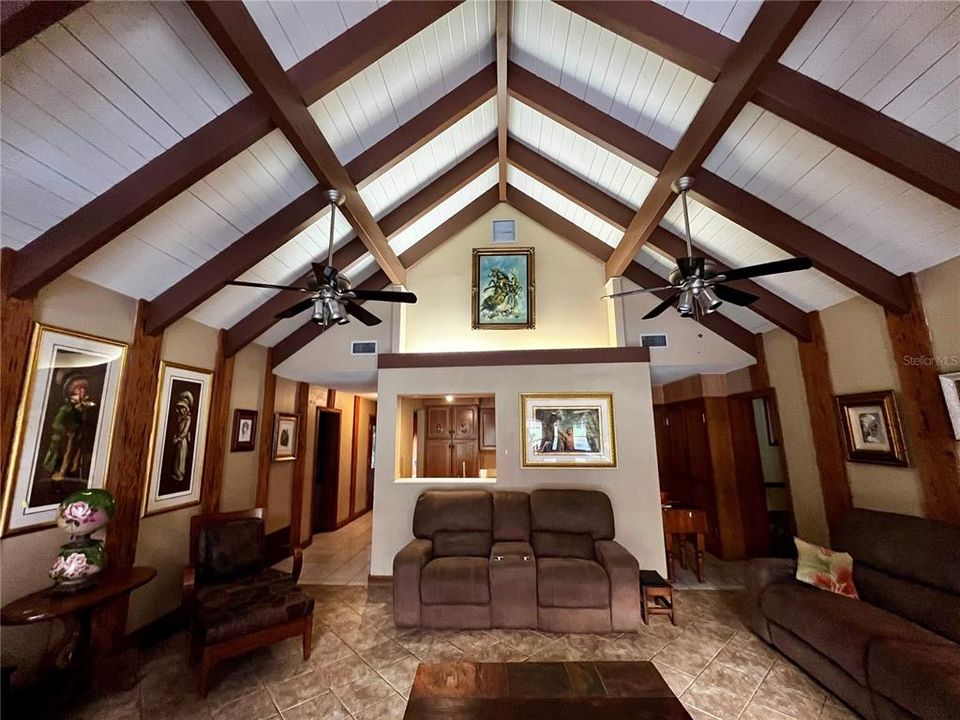 En Venta: $650,000 (3 camas, 2 baños, 2517 Pies cuadrados)