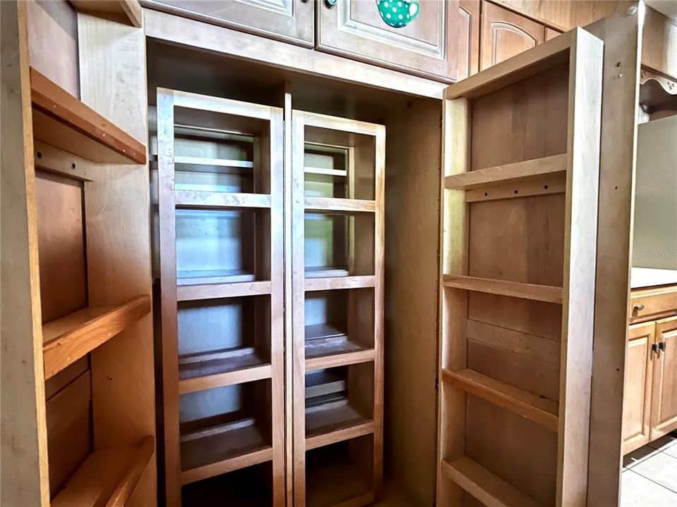 En Venta: $650,000 (3 camas, 2 baños, 2517 Pies cuadrados)
