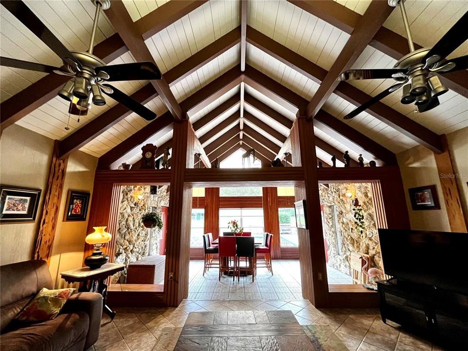 En Venta: $650,000 (3 camas, 2 baños, 2517 Pies cuadrados)