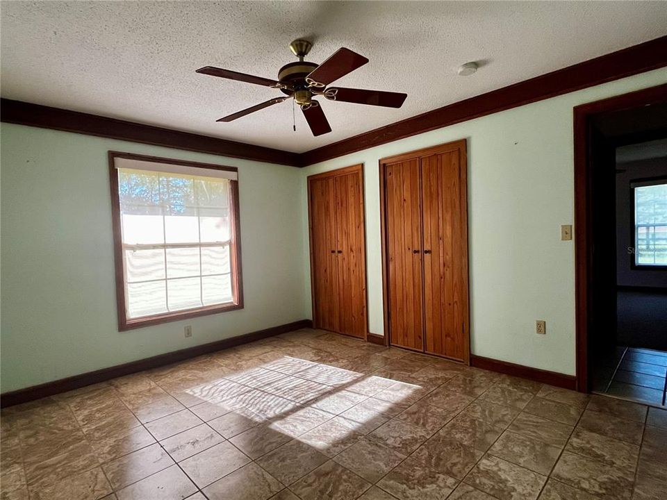 En Venta: $650,000 (3 camas, 2 baños, 2517 Pies cuadrados)