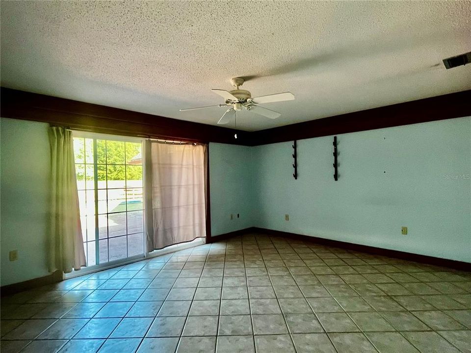 En Venta: $650,000 (3 camas, 2 baños, 2517 Pies cuadrados)