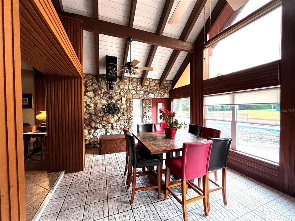En Venta: $650,000 (3 camas, 2 baños, 2517 Pies cuadrados)