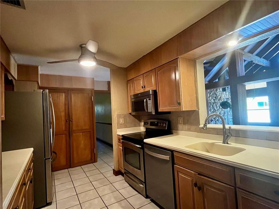 En Venta: $650,000 (3 camas, 2 baños, 2517 Pies cuadrados)