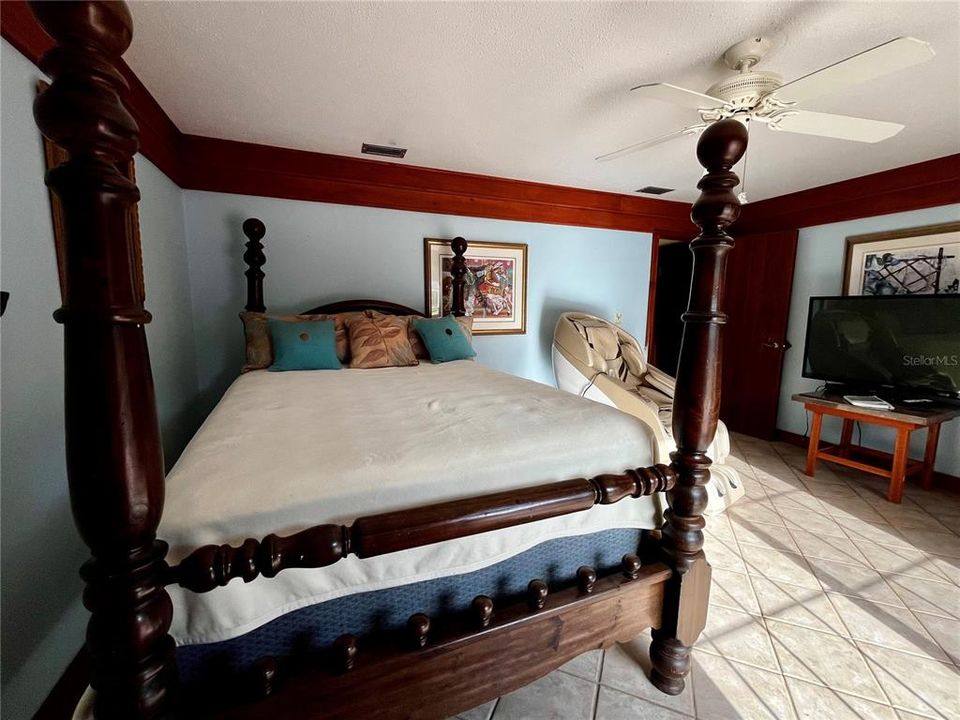 En Venta: $650,000 (3 camas, 2 baños, 2517 Pies cuadrados)