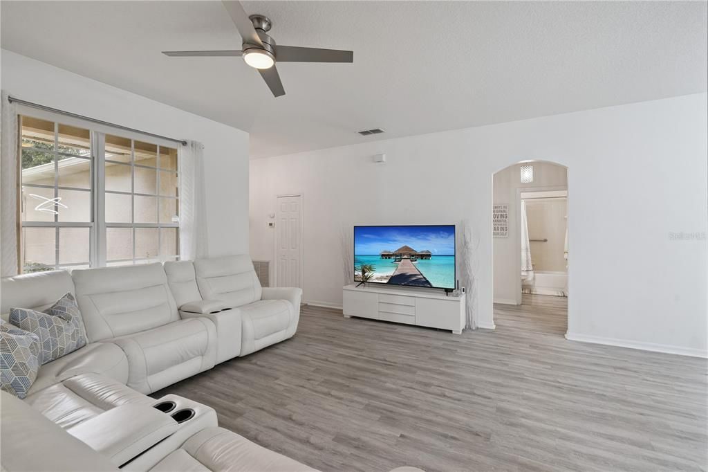 Active With Contract: $335,000 (3 beds, 2 baths, 1332 Square Feet)