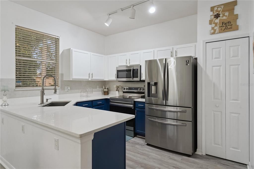 Active With Contract: $335,000 (3 beds, 2 baths, 1332 Square Feet)