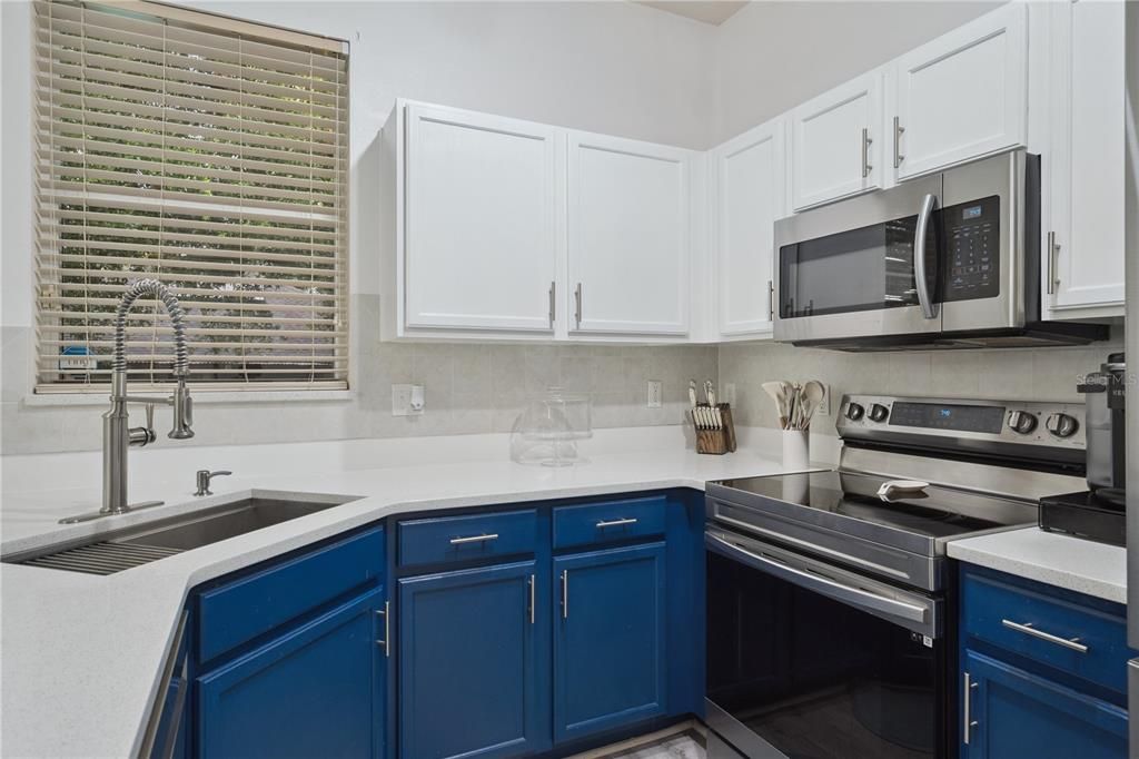 Active With Contract: $335,000 (3 beds, 2 baths, 1332 Square Feet)