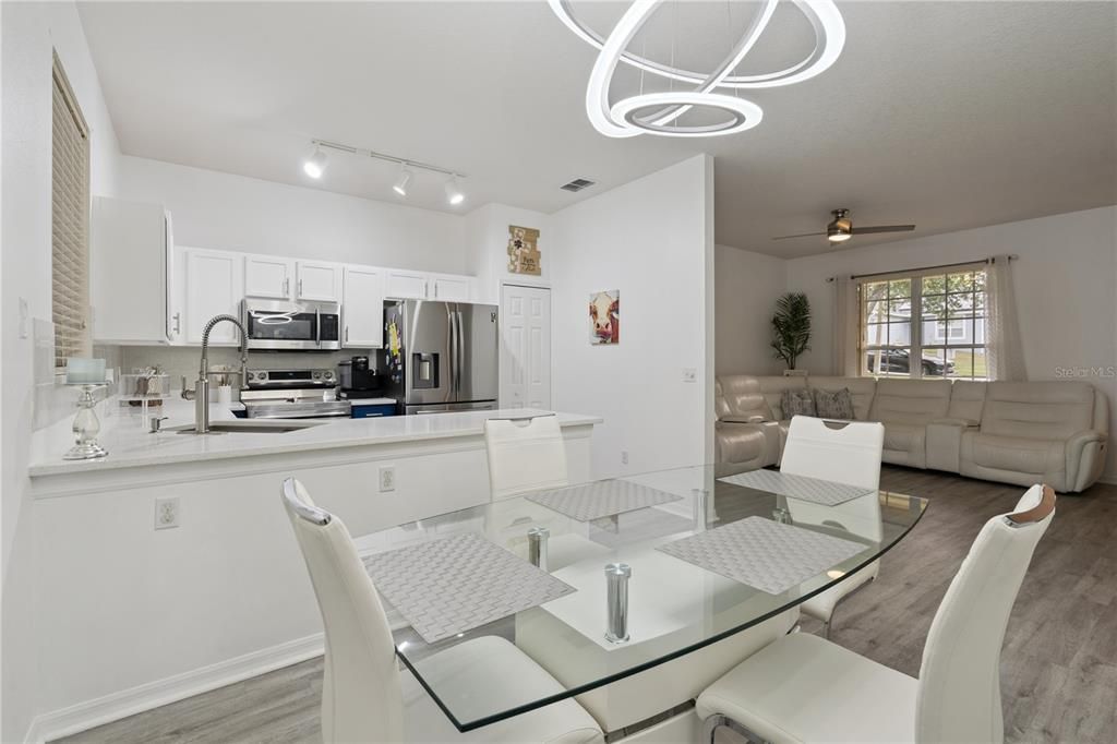 Active With Contract: $335,000 (3 beds, 2 baths, 1332 Square Feet)
