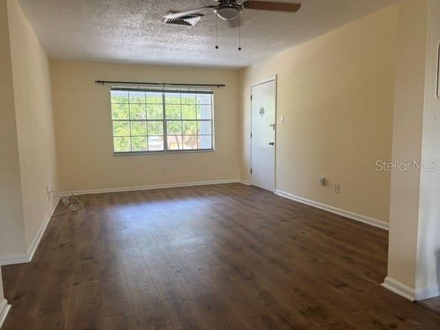 出租: $1,700 (2 贝兹, 1 浴室, 851 平方英尺)