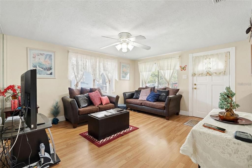 For Sale: $338,000 (3 beds, 2 baths, 1360 Square Feet)