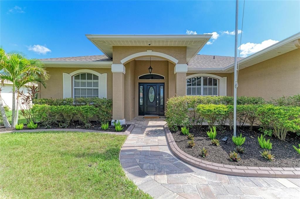 For Sale: $449,900 (3 beds, 2 baths, 1953 Square Feet)