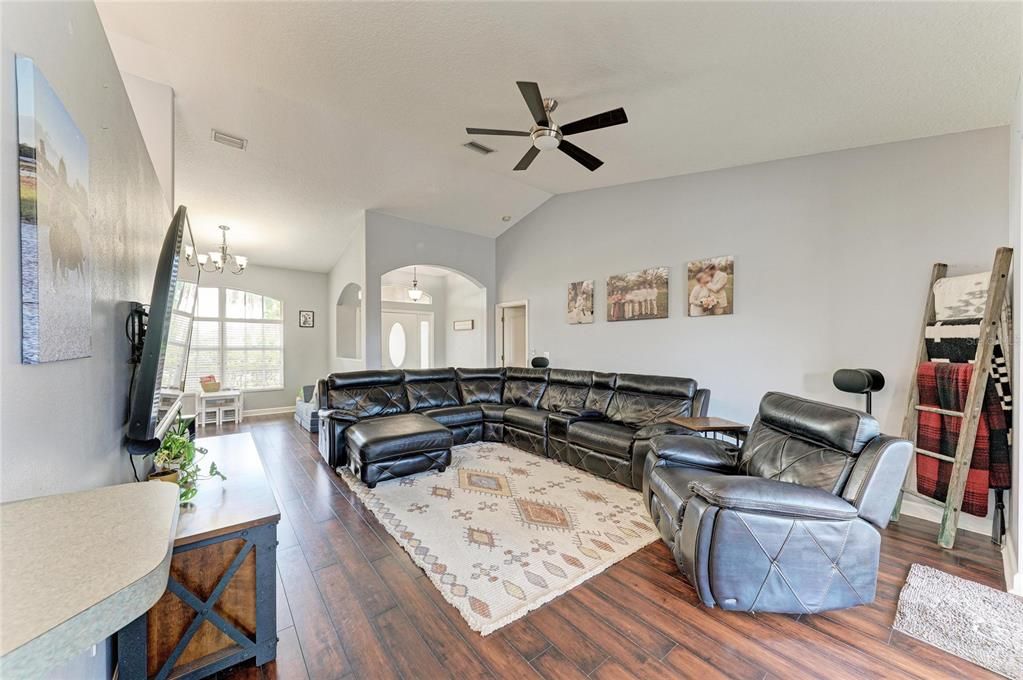 For Sale: $449,900 (3 beds, 2 baths, 1953 Square Feet)