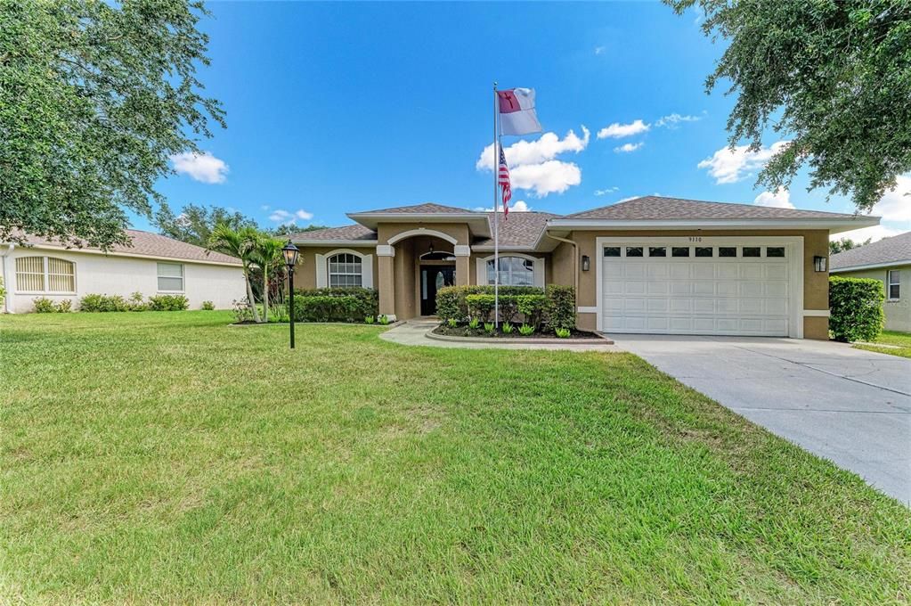 For Sale: $449,900 (3 beds, 2 baths, 1953 Square Feet)