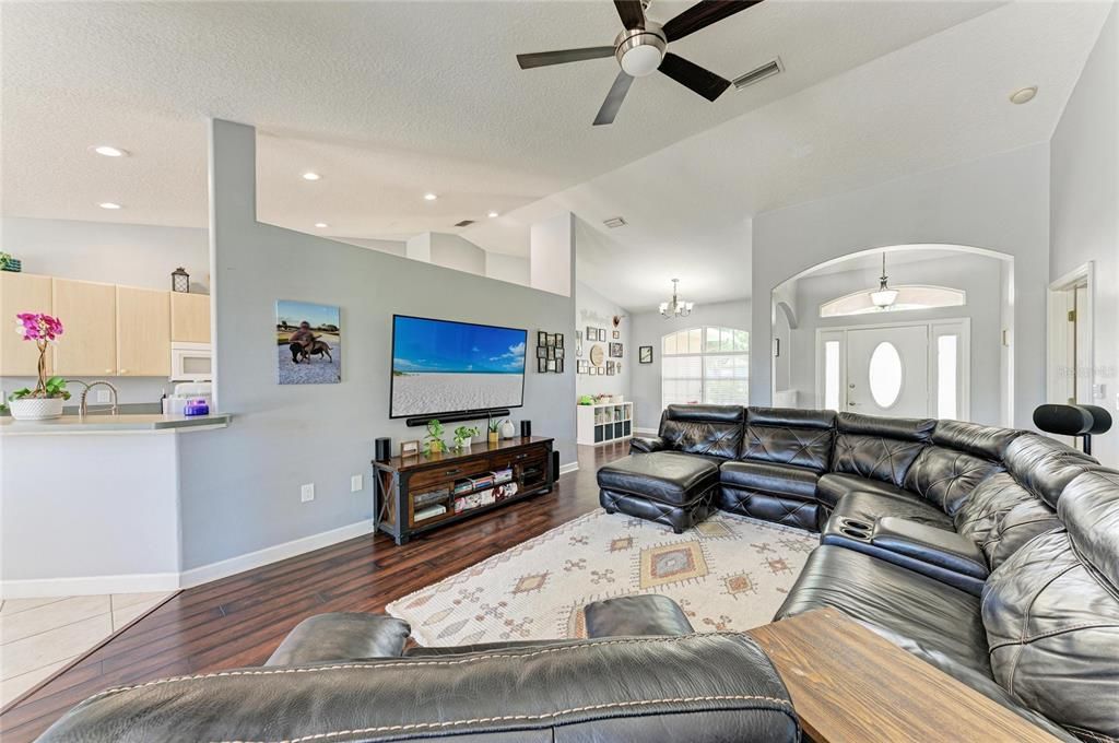 For Sale: $449,900 (3 beds, 2 baths, 1953 Square Feet)
