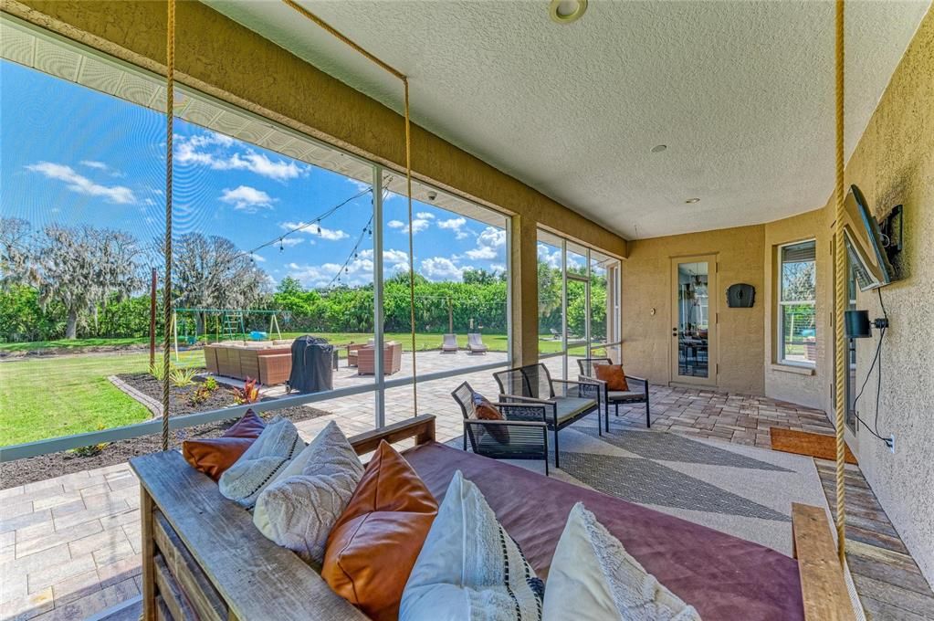 For Sale: $449,900 (3 beds, 2 baths, 1953 Square Feet)