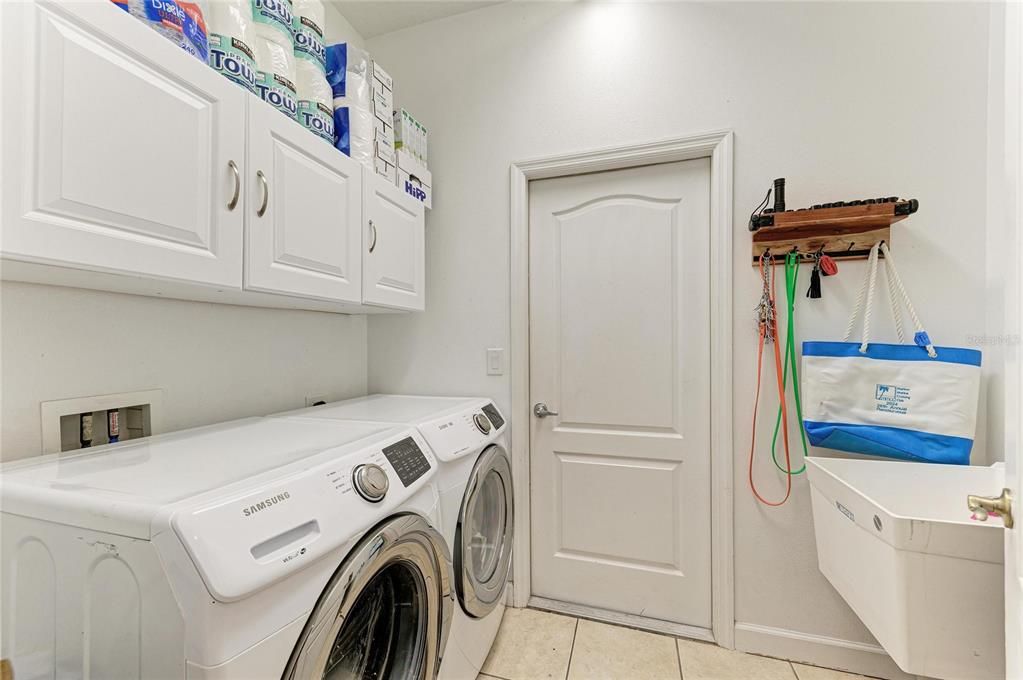 For Sale: $449,900 (3 beds, 2 baths, 1953 Square Feet)
