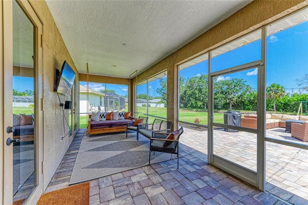 For Sale: $449,900 (3 beds, 2 baths, 1953 Square Feet)