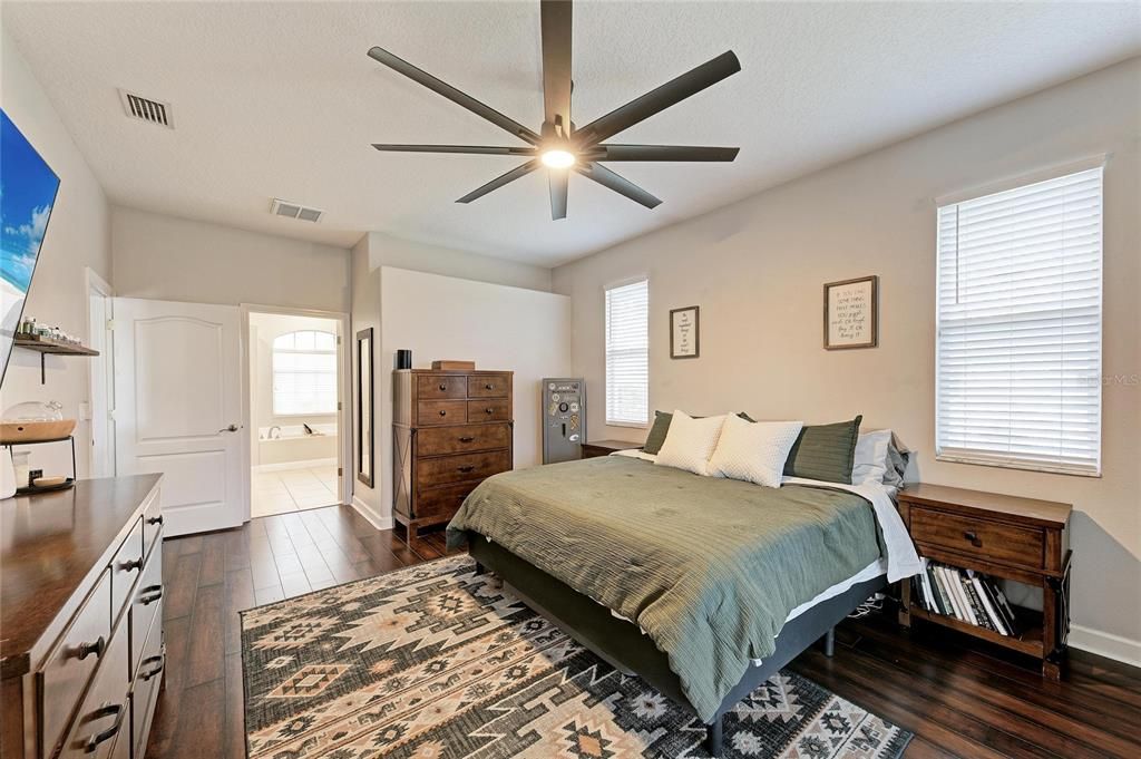 For Sale: $449,900 (3 beds, 2 baths, 1953 Square Feet)