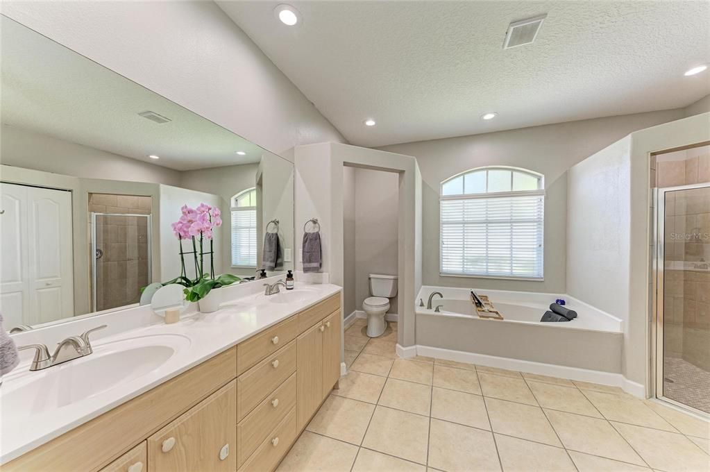 For Sale: $449,900 (3 beds, 2 baths, 1953 Square Feet)