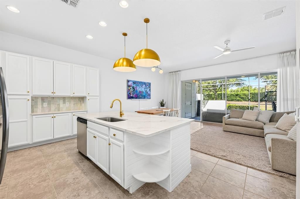 For Sale: $350,000 (4 beds, 3 baths, 1960 Square Feet)