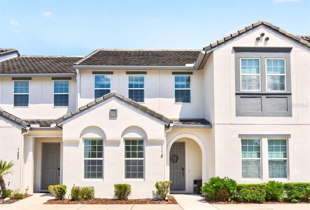 For Sale: $350,000 (4 beds, 3 baths, 1960 Square Feet)