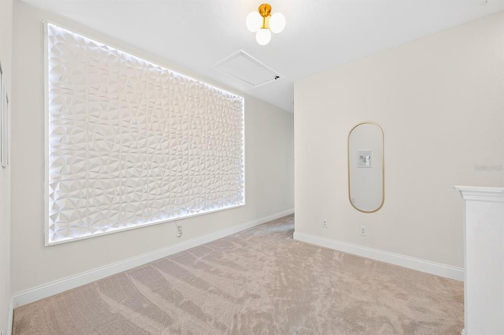 For Sale: $350,000 (4 beds, 3 baths, 1960 Square Feet)