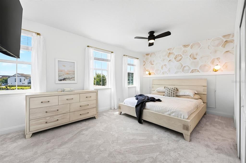 For Sale: $350,000 (4 beds, 3 baths, 1960 Square Feet)