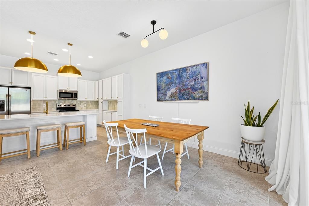 For Sale: $350,000 (4 beds, 3 baths, 1960 Square Feet)
