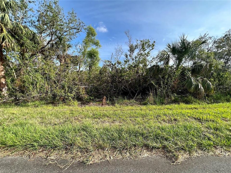На продажу: $23,000 (0.23 acres)