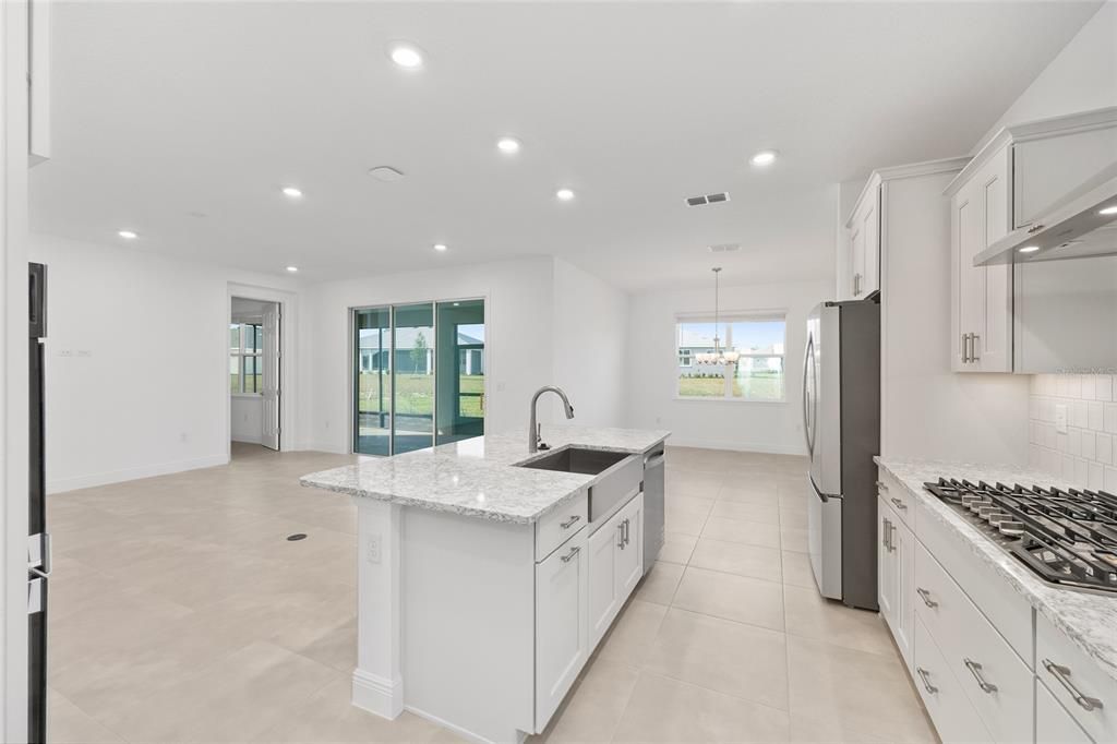На продажу: $425,675 (2 спален, 2 ванн, 1718 Квадратных фут)