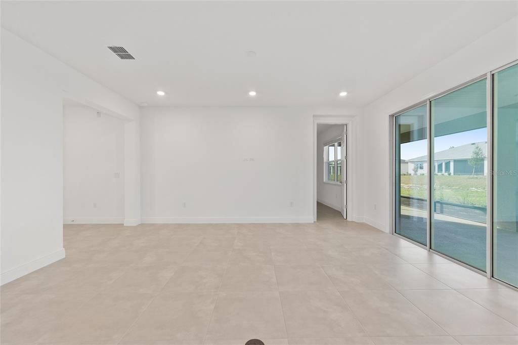 На продажу: $425,675 (2 спален, 2 ванн, 1718 Квадратных фут)