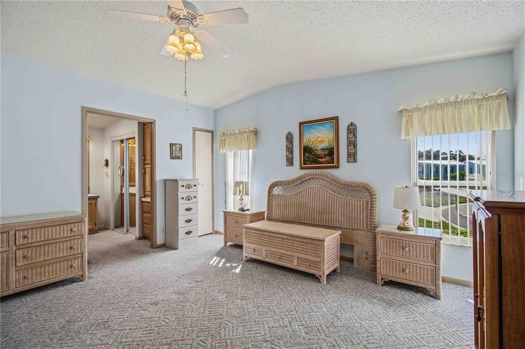 На продажу: $239,900 (2 спален, 2 ванн, 1959 Квадратных фут)