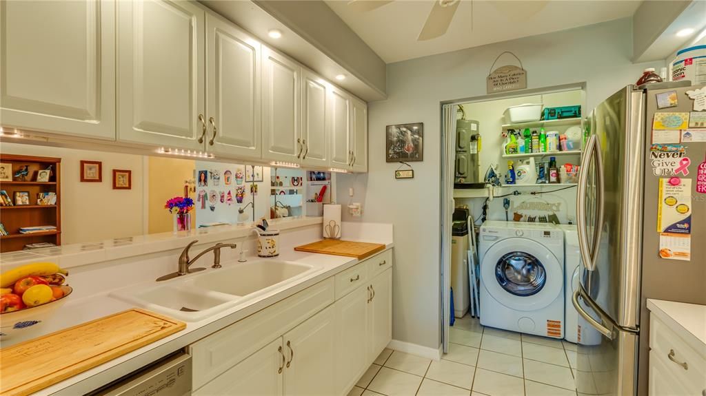 На продажу: $179,900 (2 спален, 2 ванн, 1105 Квадратных фут)