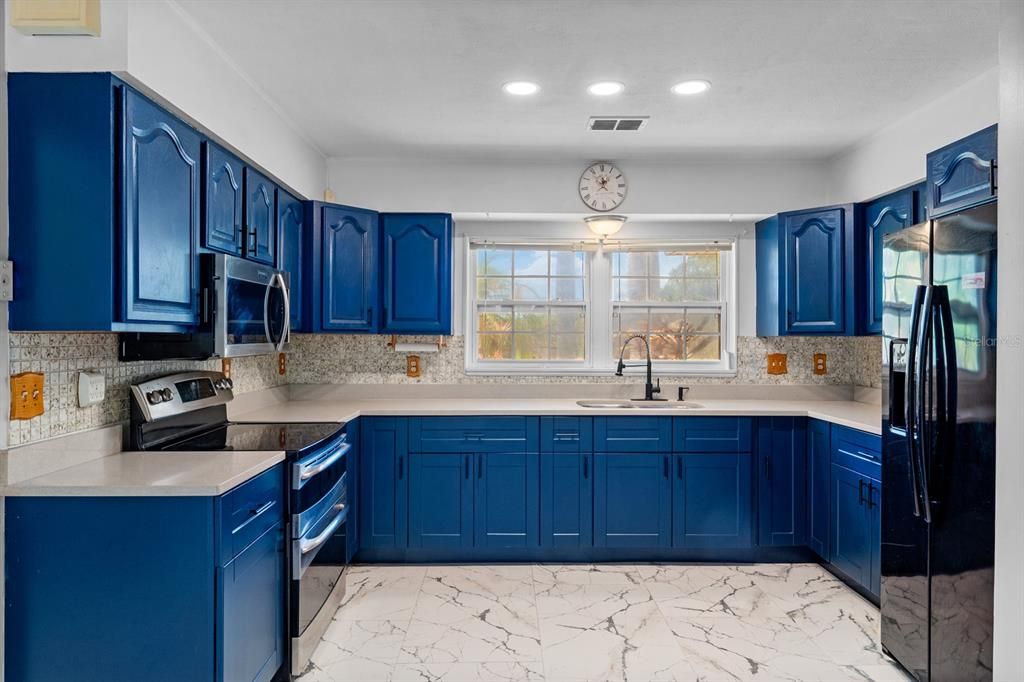 For Sale: $399,000 (4 beds, 3 baths, 1882 Square Feet)