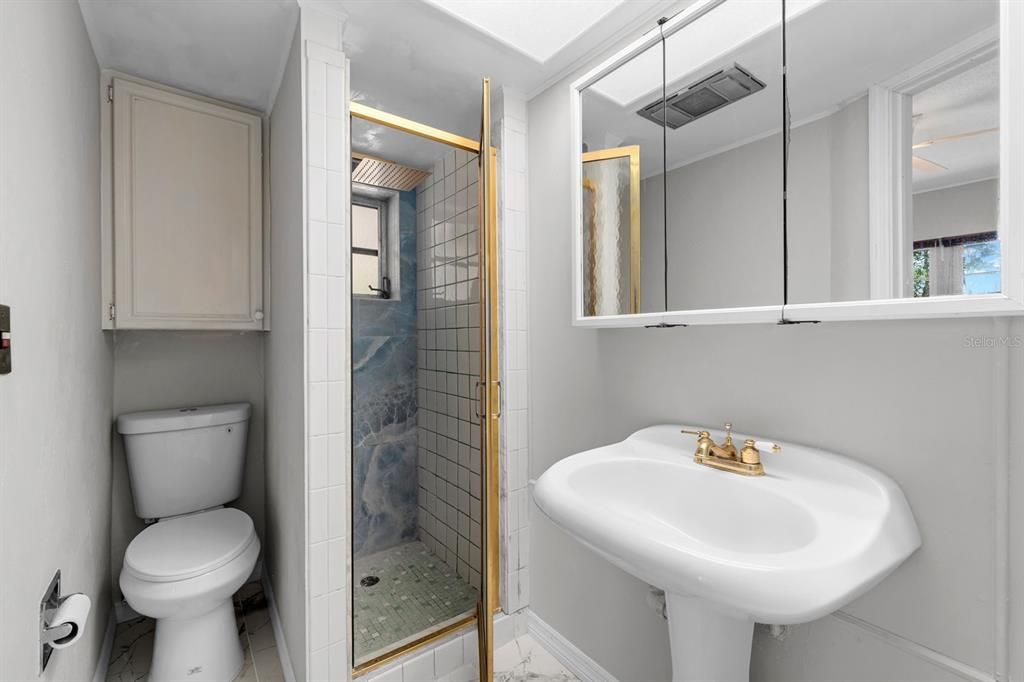 For Sale: $399,000 (4 beds, 3 baths, 1882 Square Feet)