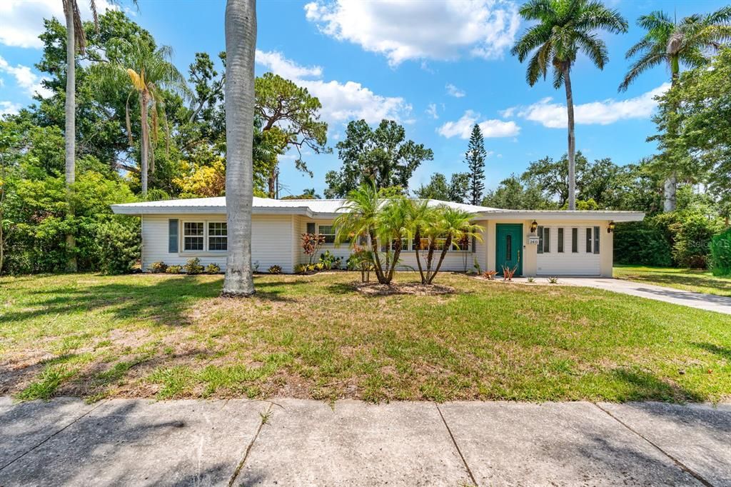 For Sale: $399,000 (4 beds, 3 baths, 1882 Square Feet)