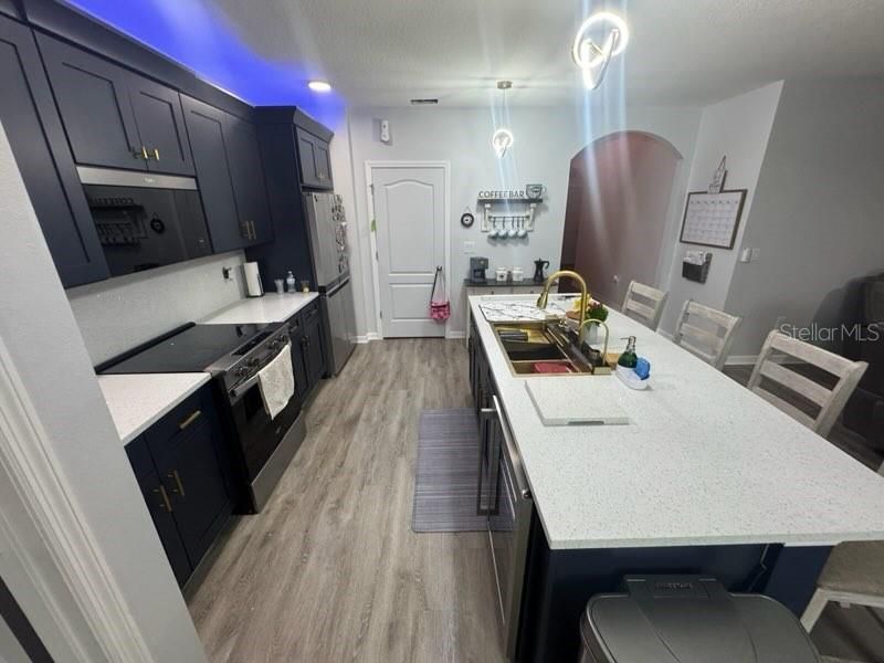 На продажу: $339,900 (3 спален, 2 ванн, 1725 Квадратных фут)
