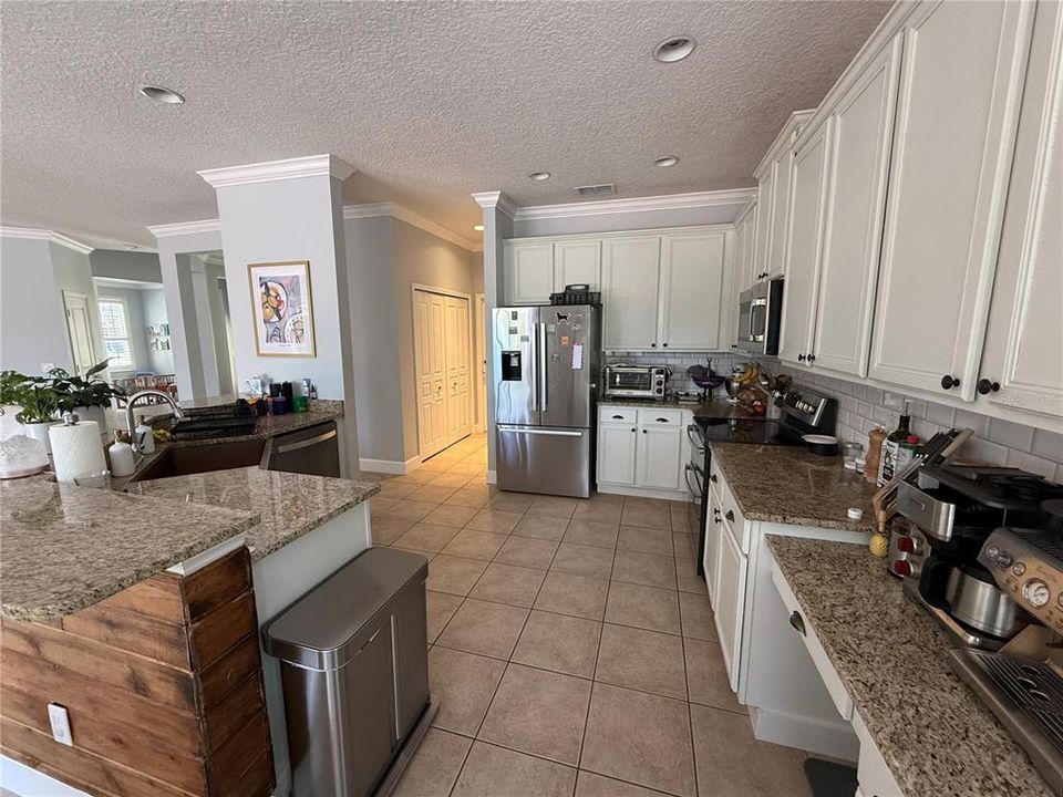 For Rent: $5,600 (6 beds, 4 baths, 3210 Square Feet)