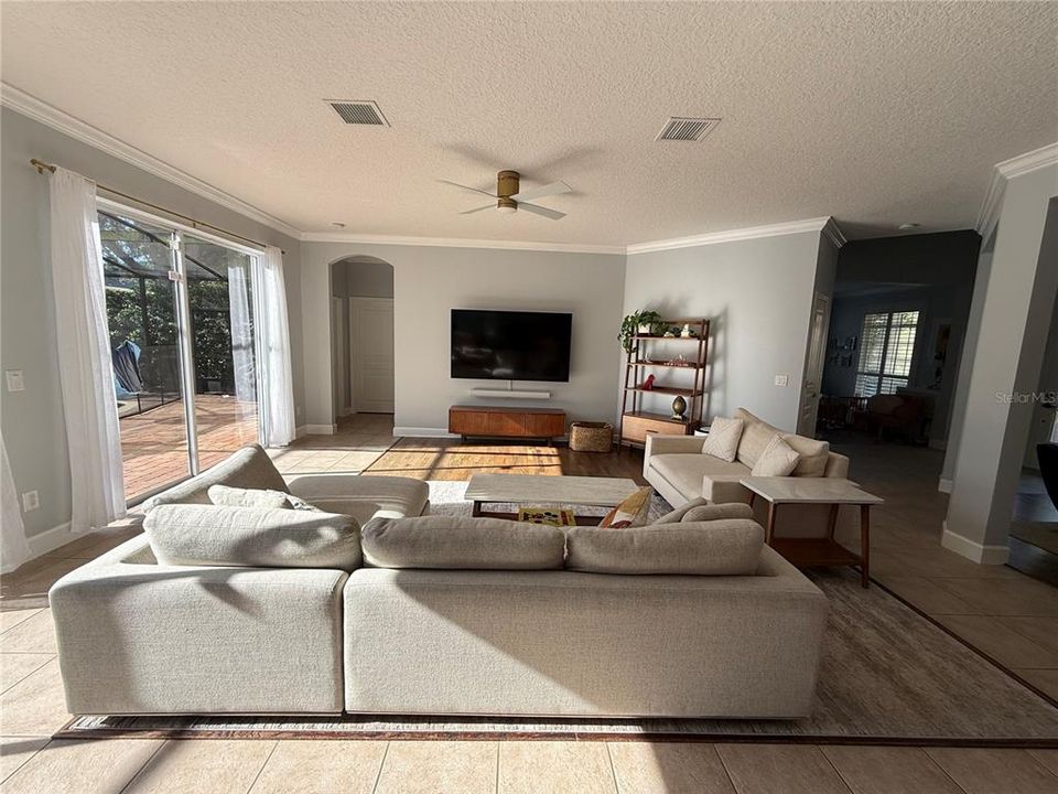 For Rent: $5,600 (6 beds, 4 baths, 3210 Square Feet)