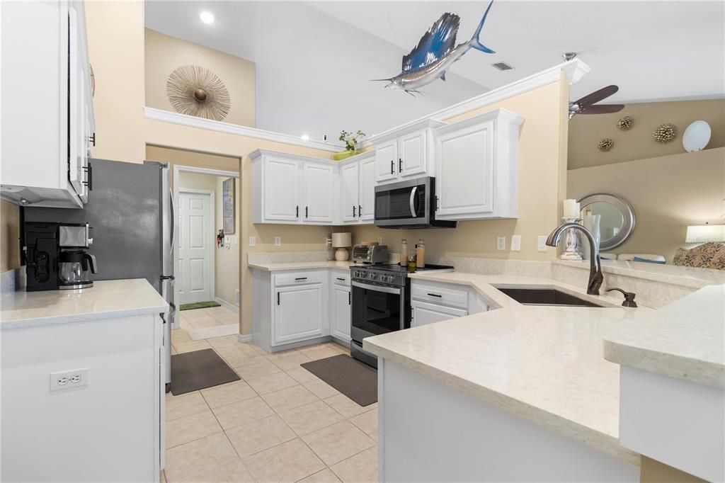 For Sale: $565,000 (3 beds, 2 baths, 2121 Square Feet)