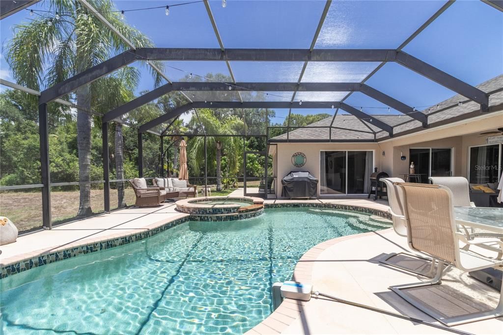 For Sale: $565,000 (3 beds, 2 baths, 2121 Square Feet)