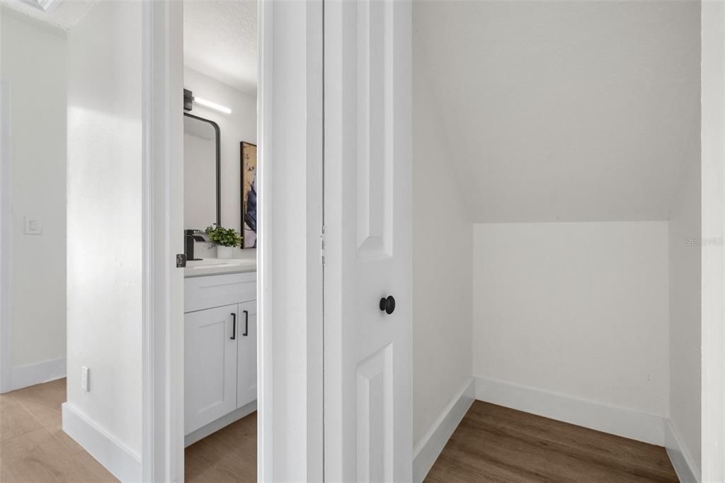 En Venta: $585,000 (4 camas, 2 baños, 1866 Pies cuadrados)